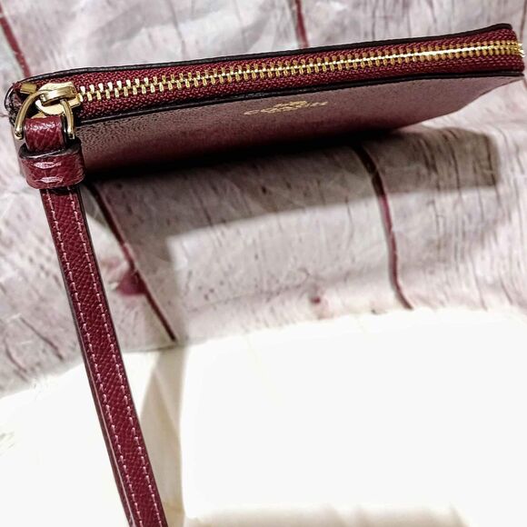COACH wristlet coin/money pouch cross-grain leather burgundy wine color - Picture 4 of 8